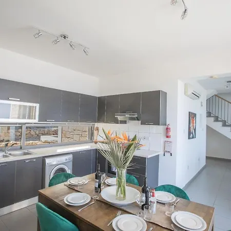 Ferienhaus Mit Privatpool Fuer 6 Personen Ca 135 Qm In Neo Chorio, Westkueste Von Zypern Halbinsel Akamas